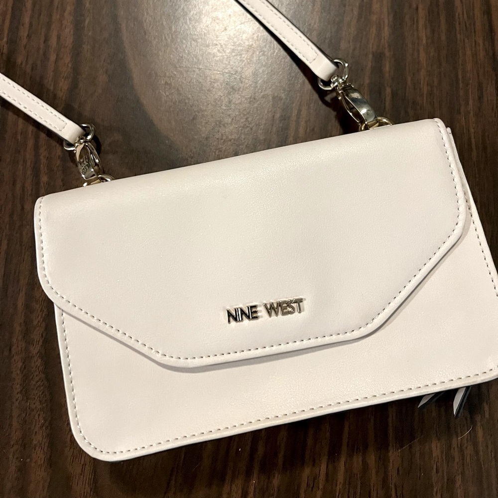 Nine West small crossbody or clutch. White. Detachable wallet